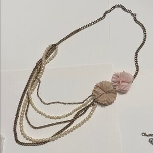 Elegant Pearl and Chain Necklace with Floral Accents